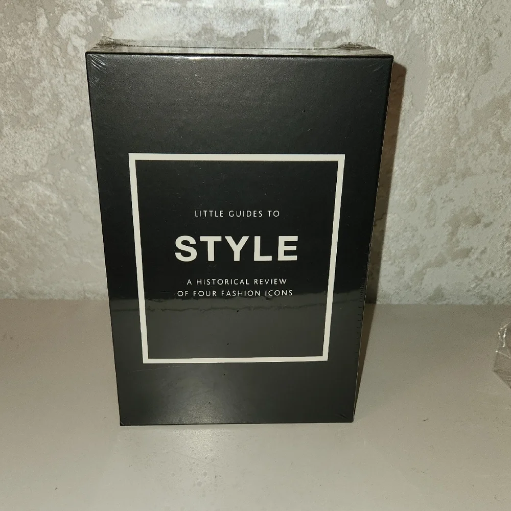 Designer Little Book Decorative Set - Black, Blush, Gold & Light Blue - Picture 2 of 2